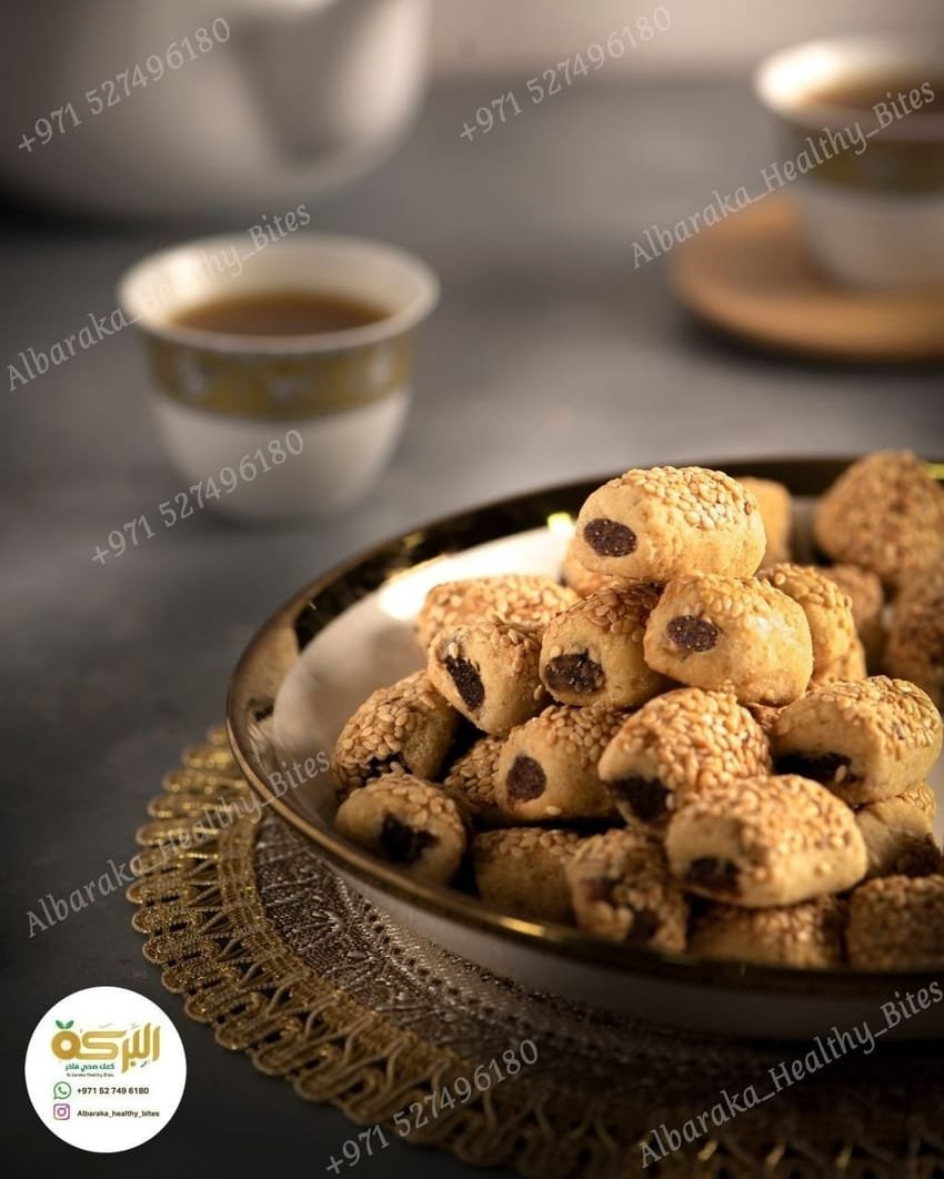 اصابع السمسم الهشة بماء الزهر